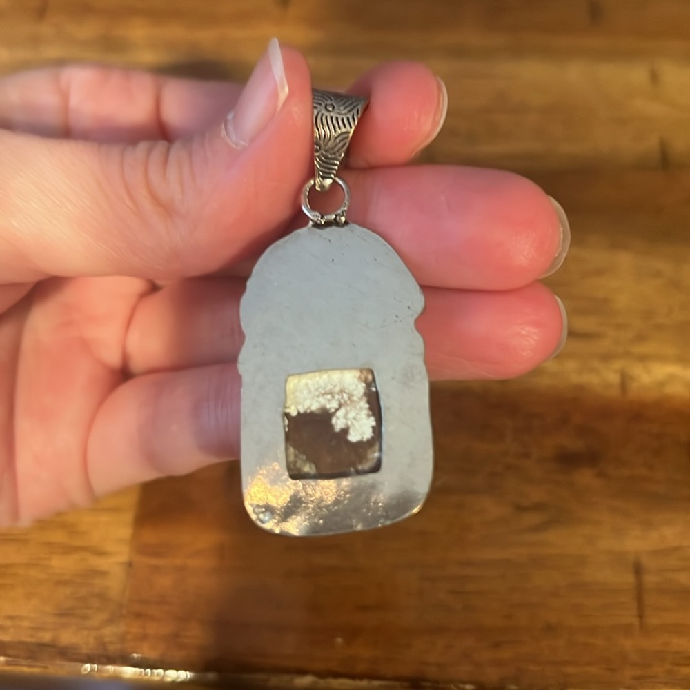 White Buffalo Gemstone pendant - Picture 2 of 3